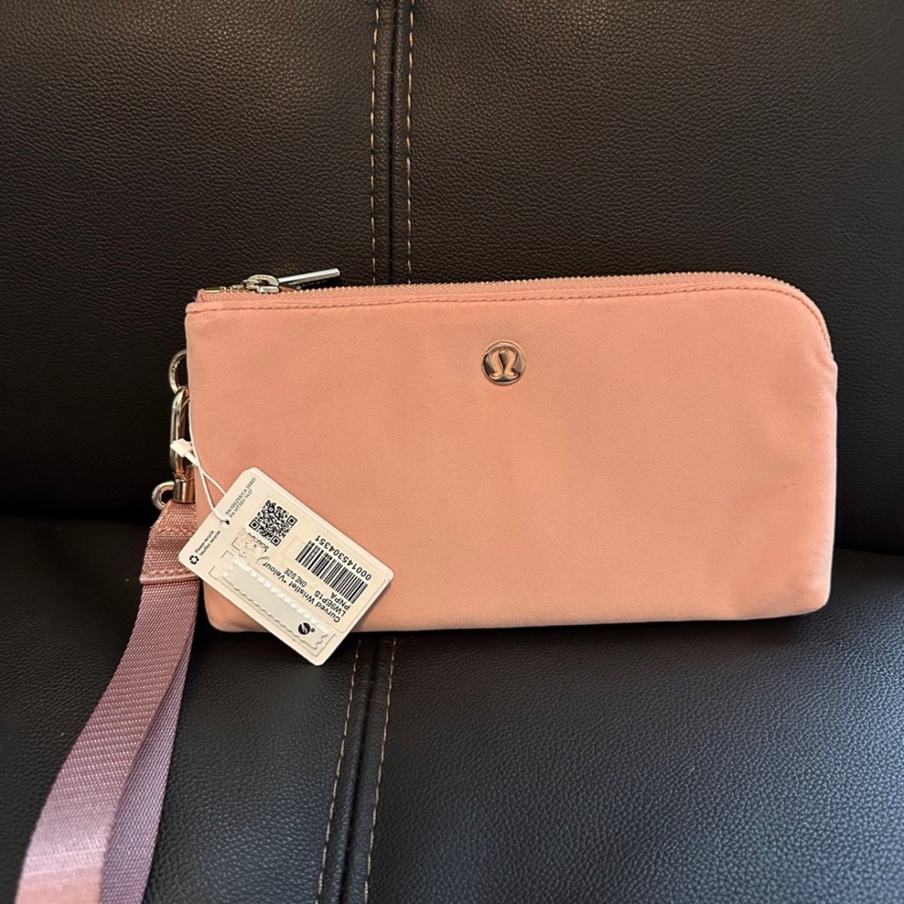 Lululemon wristlet wallet